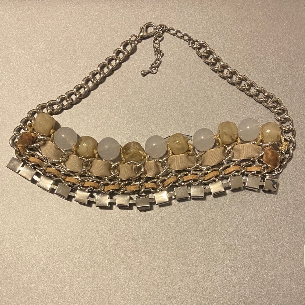 Elegant Silver and Cream Chain necklace